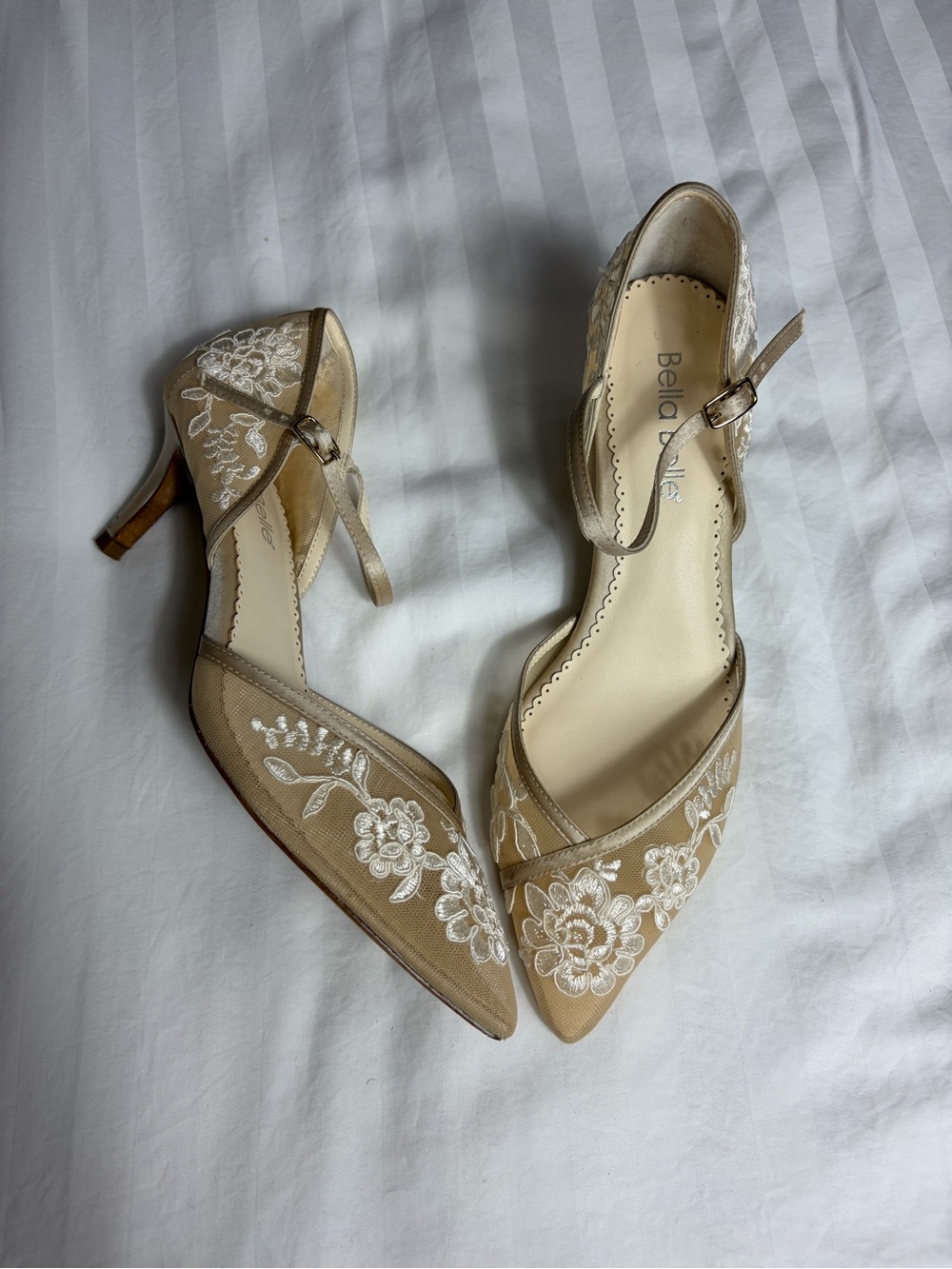Bella Belle cream mesh embroidered floral leather kitten heel pumps size 8.5/ 39 - Picture 2 of 15